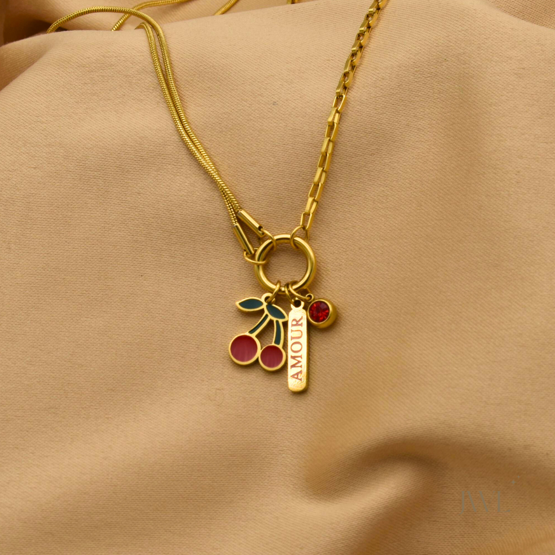 Sweet Amour Necklace